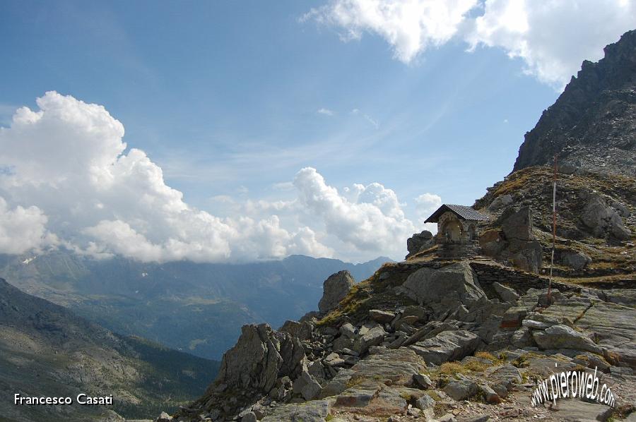 30 La chiesetta al Rifugio Carate.jpg